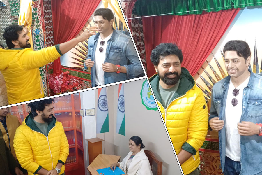 Actor-MP Dev unveils his Wax Statue in Asansol | Sangbad Pratidin