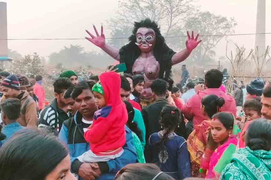শূর্পনখা থেকে রাবণ, পুতনা থেকে তারকা, জ্যান্ত হয় বাঁকুড়ার এই গ্রামে