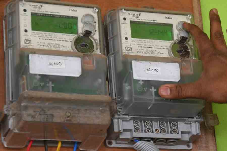 Man uses special technique to reduce electric bill, get caught | Sangbad Pratidin