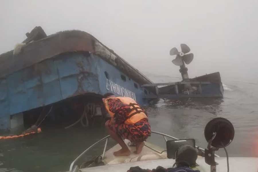 Crew member missing as ferry capsizes in Padma River। Sangbad Pratidin