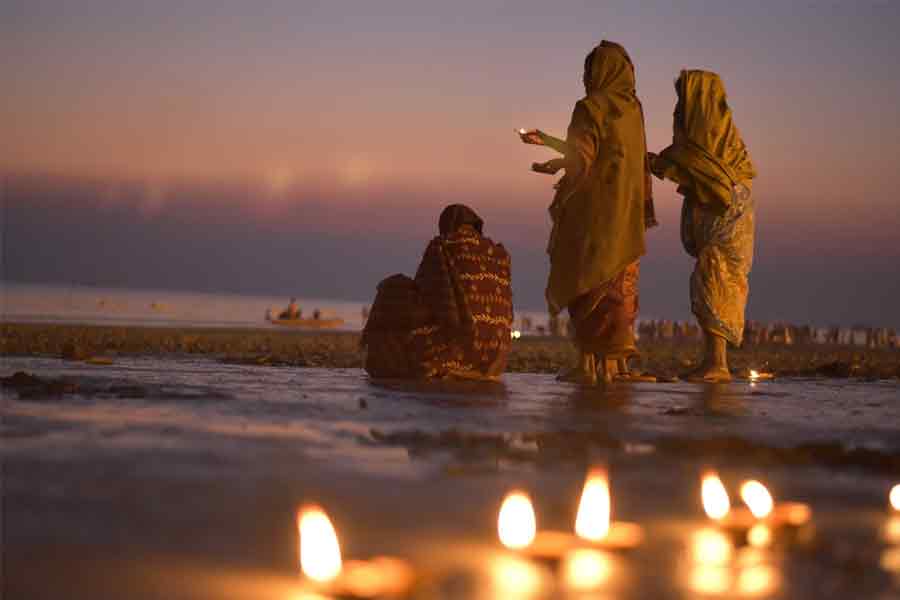 Many devotees go missing during holy dip at Gangasagar | Sangbad Pratidin