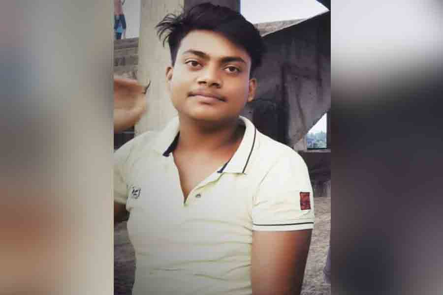 ITI student's mysterious death sparks row in Haldia | Sangbad Pratidin