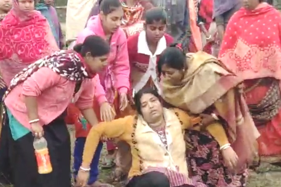 বিবাহ বহির্ভূত সম্পর্কের জের! দুই সন্তানকে মেরে আত্মঘাতী শিক্ষক বাবা