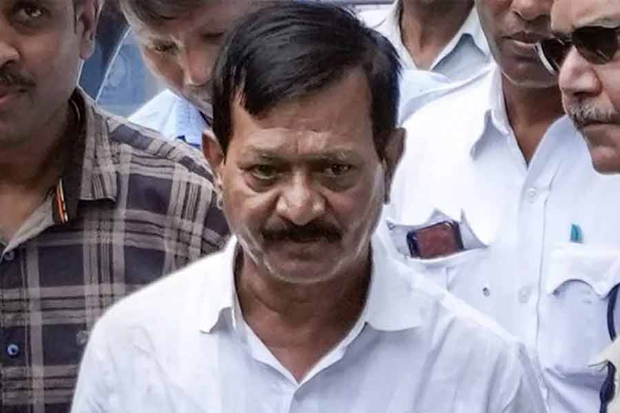 হঠাৎ এসএসকেএমে ইডি ও অ্যাম্বুল্যান্স, ‘কালীঘাটের কাকু’ যাবেন জোকায়?