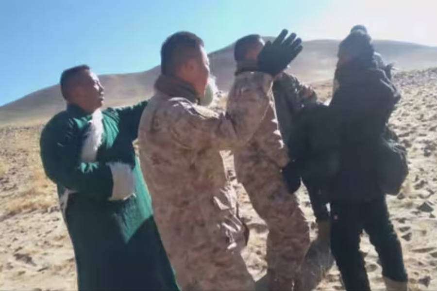 Viral Video of Ladakh Shepherds Stand Up To Chinese Soldiers | Sangbad Pratidin