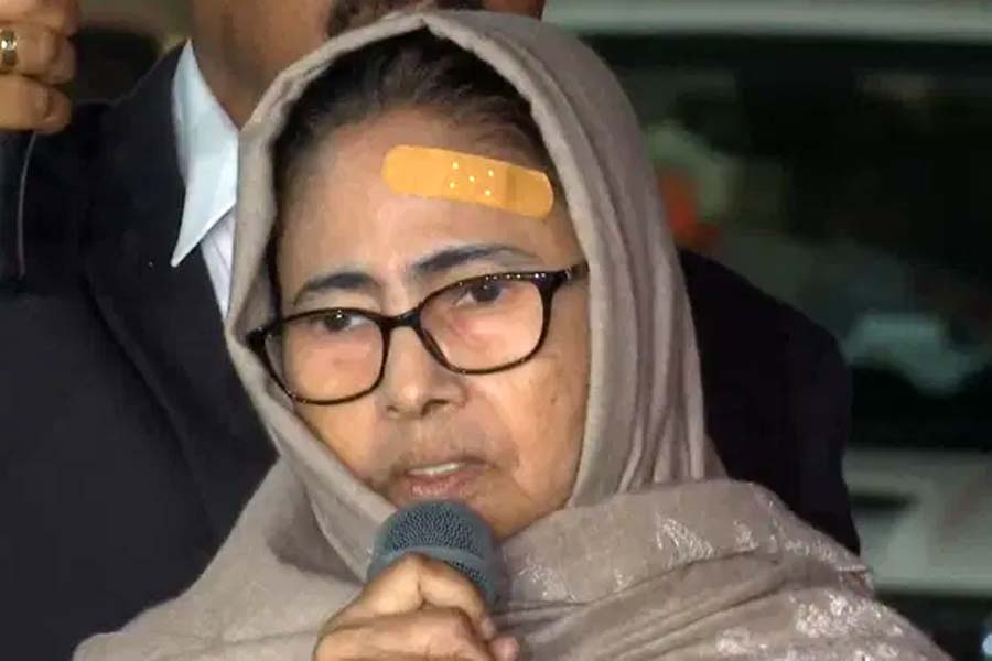 কনভয়ে অন্য গাড়ি, ‘মরেই যেতাম’, বর্ধমান থেকে ফেরার পথে ভয়াবহ অভিজ্ঞতা মমতার