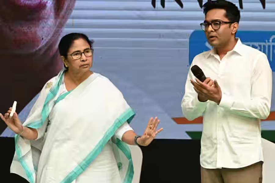 বাদ নিষ্ক্রিয়রা, লোকসভার আগে রাজ্যজুড়ে ব্লক সভাপতি বদল তৃণমূলের