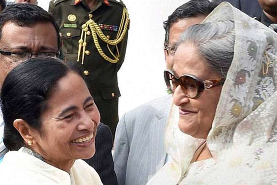 WB CM Mamata Banerjee calls Bangladesh PM Sheikh Hasina to congratulate her | Sangbad Pratidin