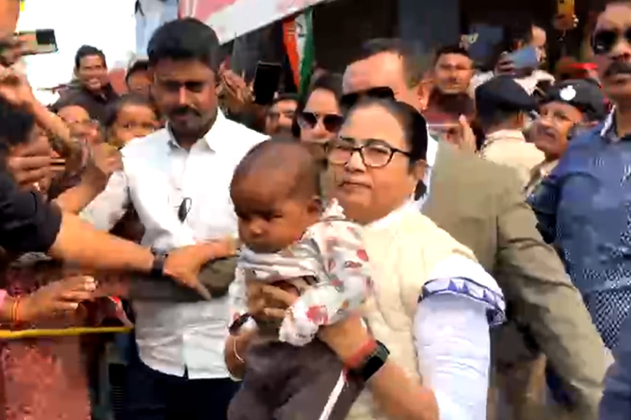 Mamata Banerjee hold road show in Chopra amidst huge crowd | Sangbad Pratidin