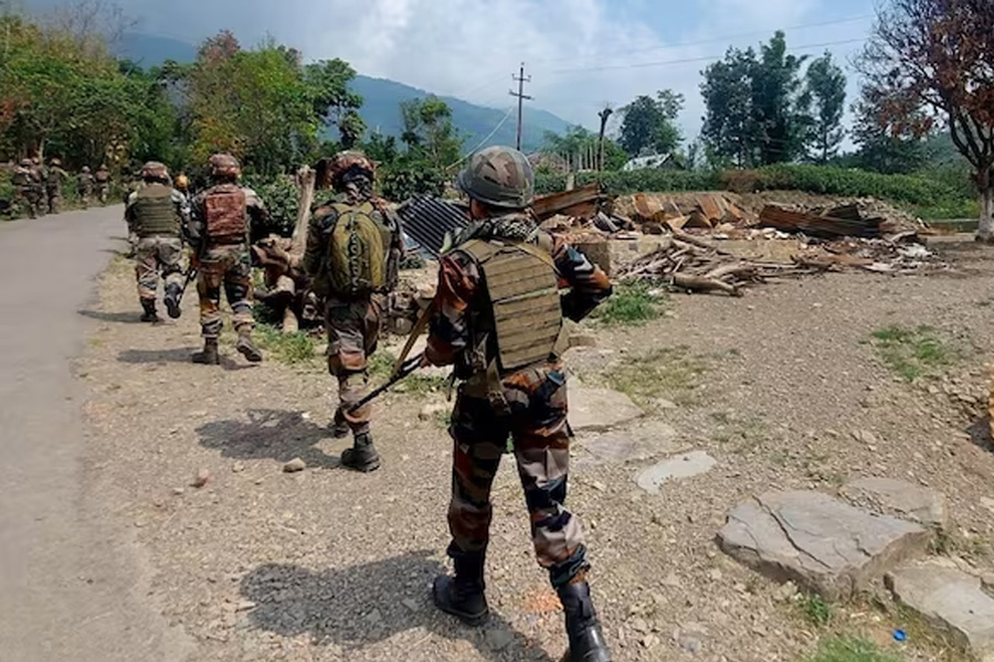 Assam Rifles jawan fires at colleagues at Manipur | Sangbad Pratidin