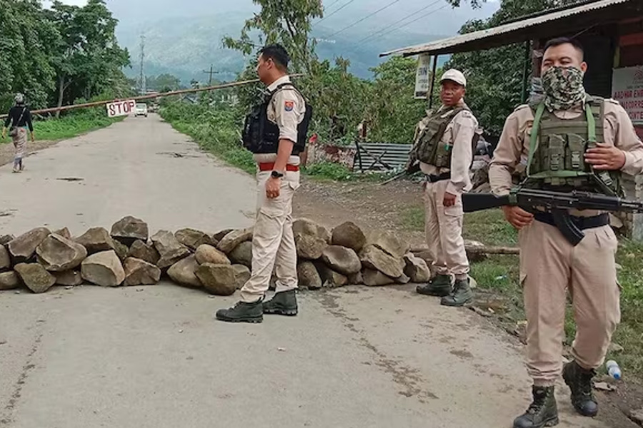 2 killed and 3 injured in fresh gunfight in Manipur | Sangbad Pratidin