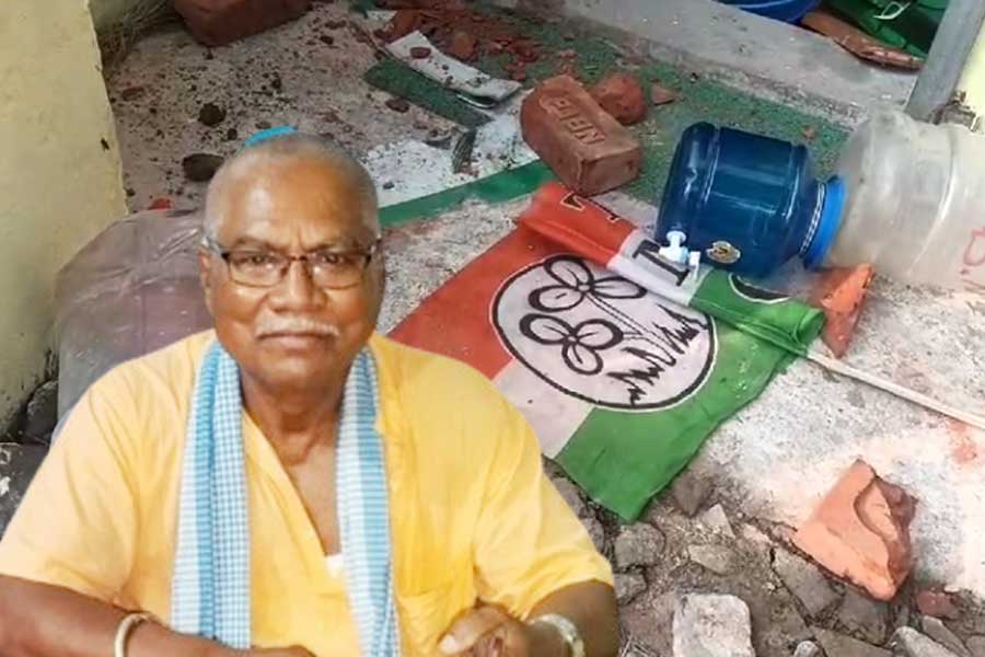 রাতে কার্যালয়ে হামলা, ‘এবার খেলা জমে যাবে’, সকালে রুনাকে হুঁশিয়ারি মনোরঞ্জনের