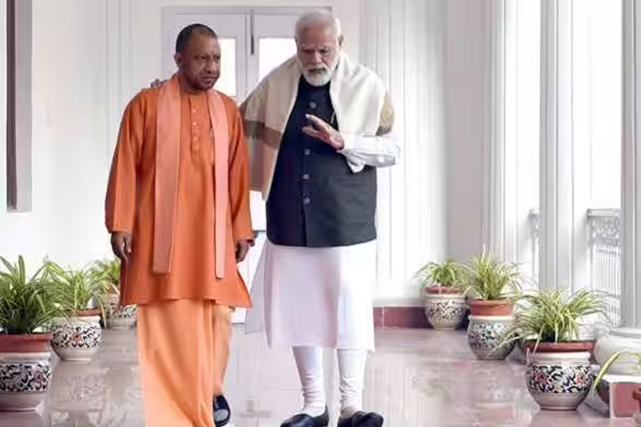 ‘কট্টর হিন্দুত্বে’ মোদির উত্তরসূরি তিনিই, সরযূতীরে প্রমাণ যোগীর
