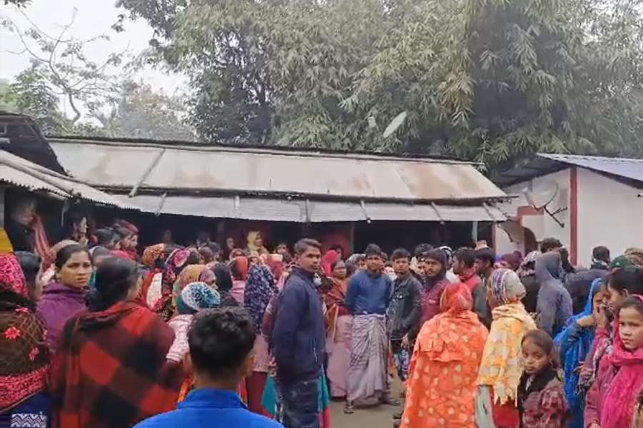 সাতসকালে নৃশংস হত্যাকাণ্ড উত্তর দিনাজপুরে! বালি ব্যবসায়ীর ঘরে ঢুকে কুপিয়ে খুন