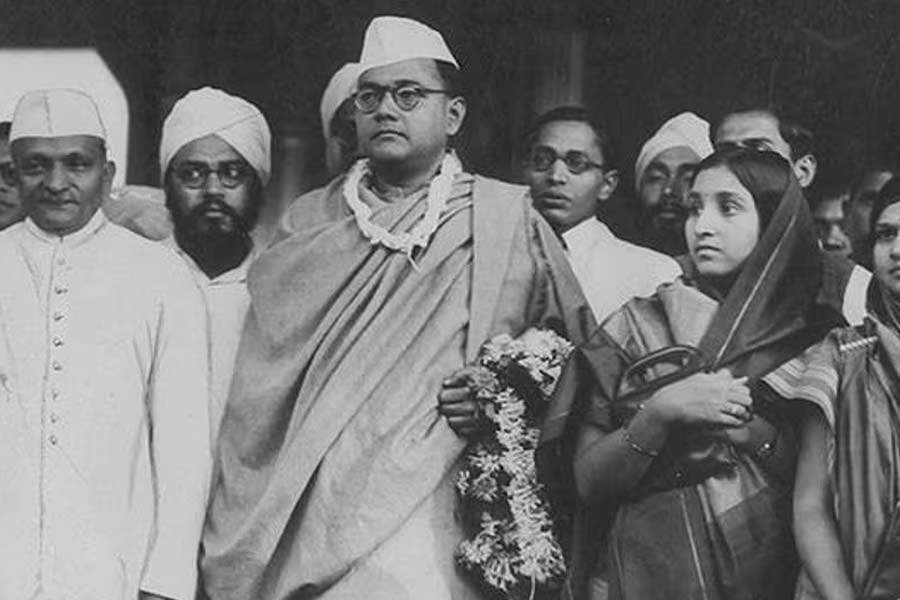 This family of Purbasthali continue to worship Netaji Subhash Chandra Bose | Sangbad Pratidin