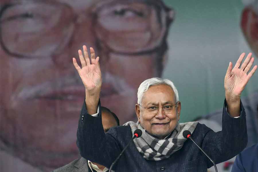 How Nitish Kumar survives in power politics of Bihar | Sangbad Pratidin