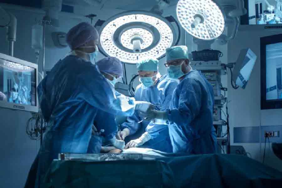 3.5 Kg weigh Tumor taken out from abdomen in Calcutta Medical College