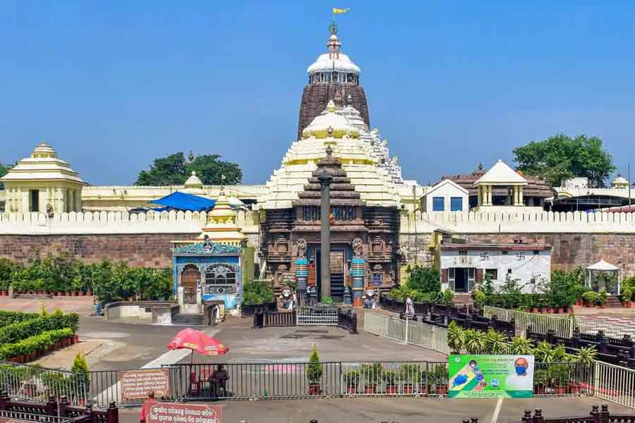 Puri's Jagannath temple enforces dress code । Sangbad Pratidin