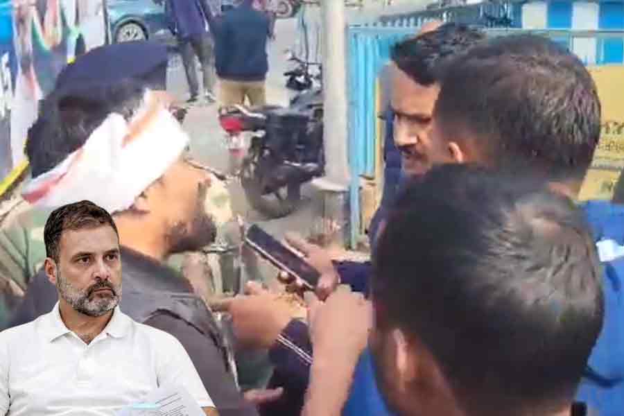 ন্যায় যাত্রা নিয়ে অশান্তির মাঝেই উত্তরবঙ্গে রাহুল, বাস আটকাল পুলিশ, তুঙ্গে বচসা!