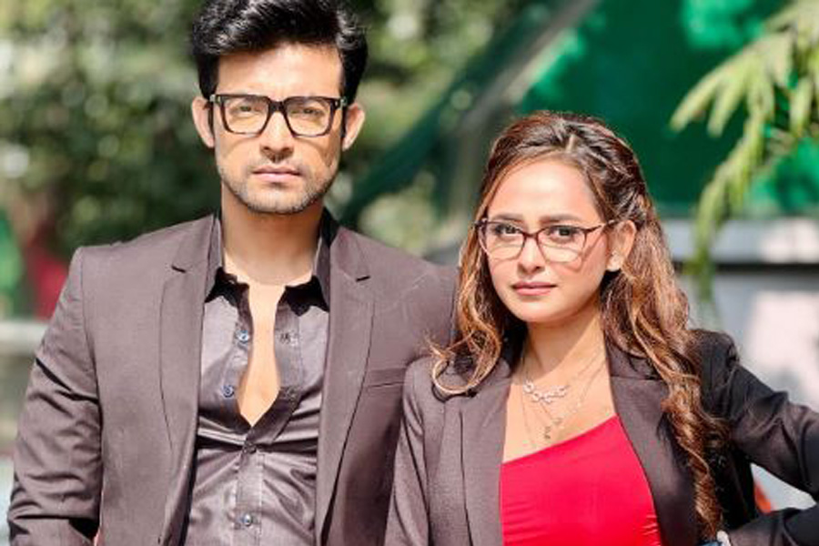 ‘সম্পর্কে আছি…’, রণজয়ের সঙ্গে ছবি পোস্ট মিশমির! ব্যাপারটা কি সত্যি?