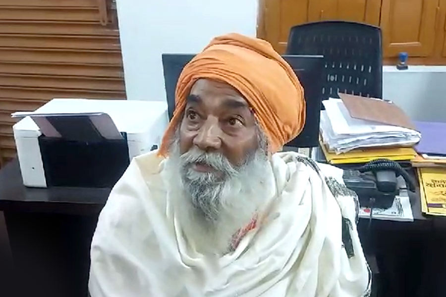 'Police save us', praises attacked monk of Uttar Pradesh in Purulia | Sangbad Pratidin