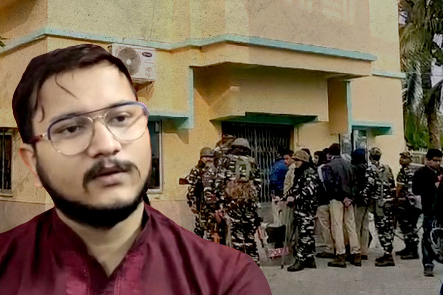 Debangshu Bhattacharya taunts ED as 'Son in law of Sandeshkhali' as they went to raid with WB Police | Sangbad Pratidin