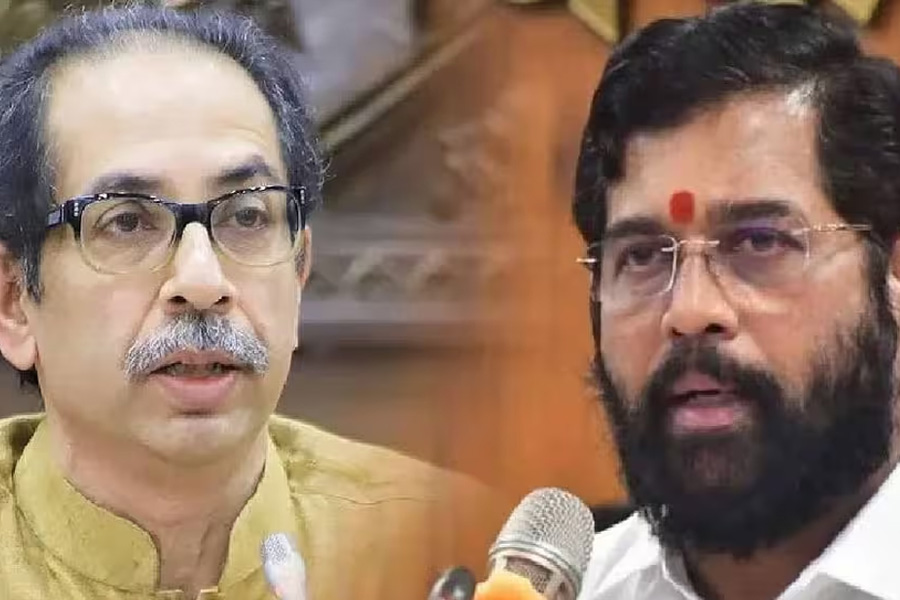 বিধায়ক পদ খারিজে শিণ্ডে শিবিরের মামলা, স্পিকার ও উদ্ধব বিধায়কদের কোর্টের নোটিস