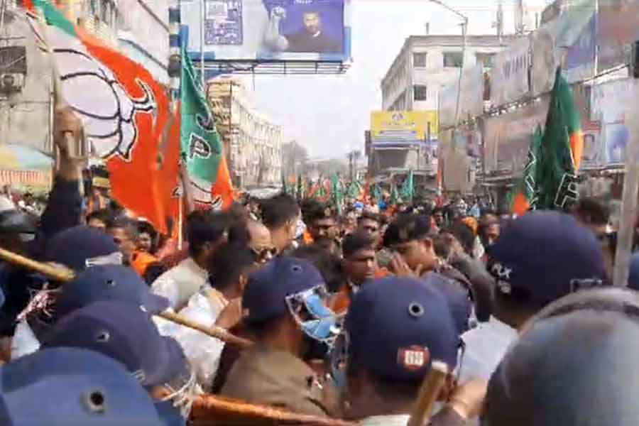 সুকান্তর মিছিলে ‘বাধা’, পুলিশ-বিজেপি ধস্তাধস্তিতে রণক্ষেত্র ডানকুনি