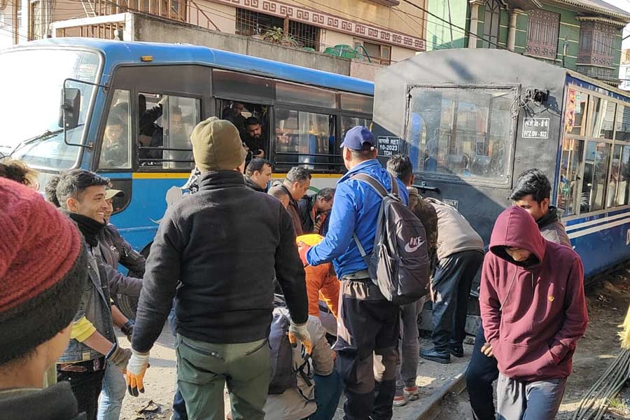 Accident in toy train, Darjeeling, engine derailed | Sangbad Pratidin