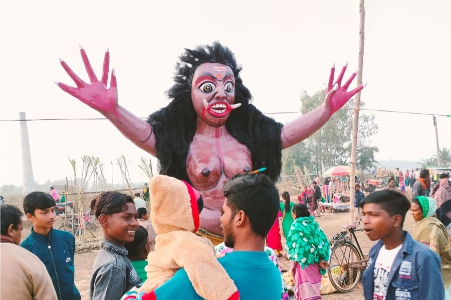 শূর্পনখা থেকে রাবণ, পুতনা থেকে তারকা, জ্যান্ত হয় বাঁকুড়ার এই গ্রামে