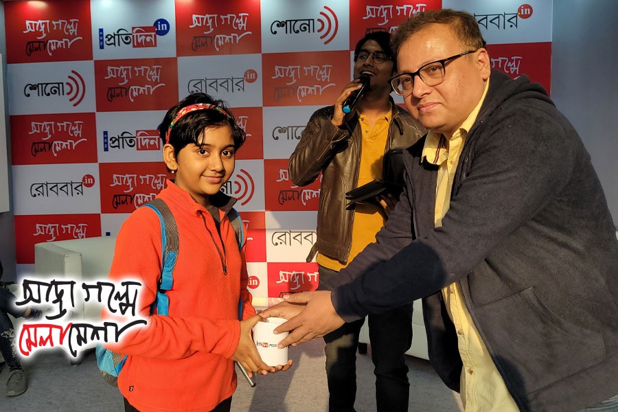 কলকাতা বইমেলায় সংবাদ প্রতিদিন-এর স্টলে জমজমাট কুইজ