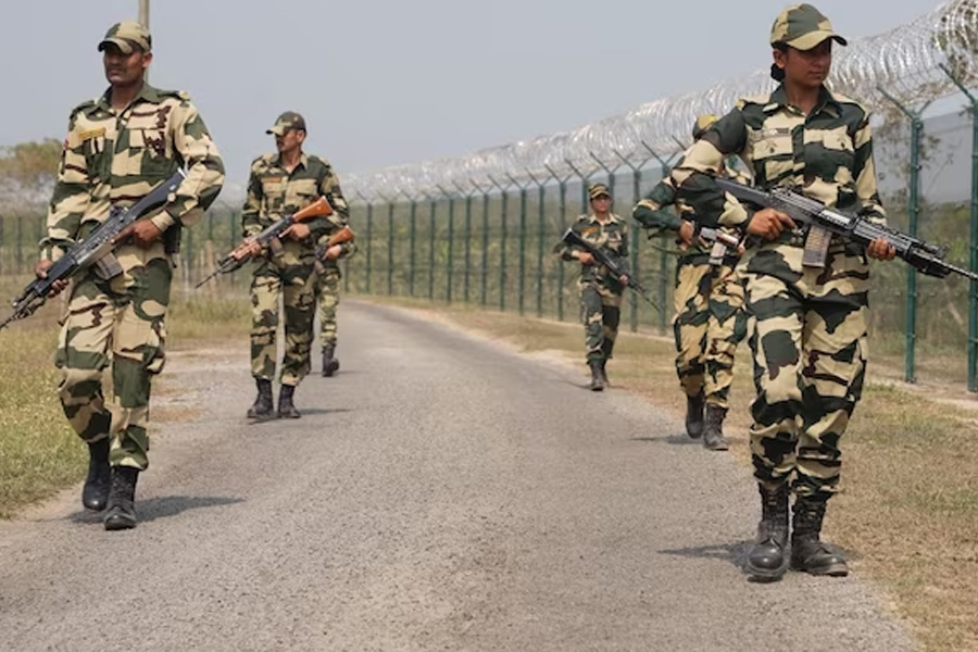 BSF started operation sard hawa on Pak border to prevent terror activities on Republic Day | Sangbad Pratidin