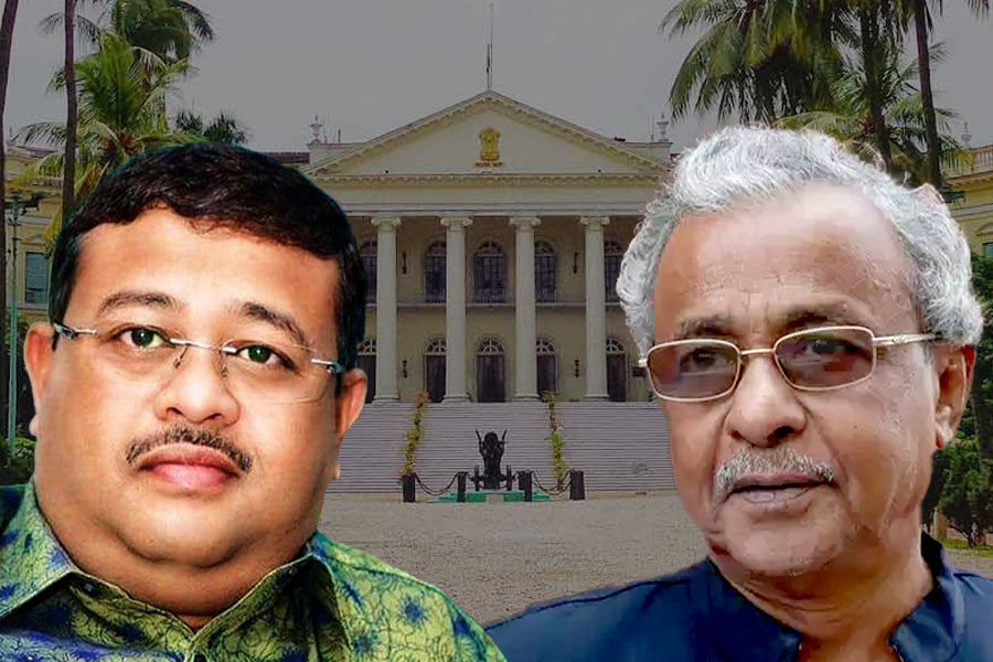 রাজভবনে ডাক পেল অধিকারী পরিবার, যাচ্ছেন শিশির-দিব্যেন্দু
