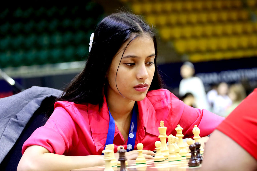 India chess player Divya Deshmukh posts in social media about the behaviour she endures । Sangbad Pratidin