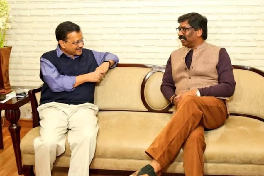 Arvind Kejriwal helped Hemant Soren to leave Delhi, says BJP | Sangbad Pratidin