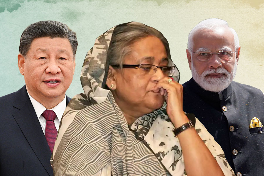 হাসিনার স্বস্তি থাকবে তো? ভারত-চিন টানাপোড়েনে কী করবেন মুজিবকন্যা