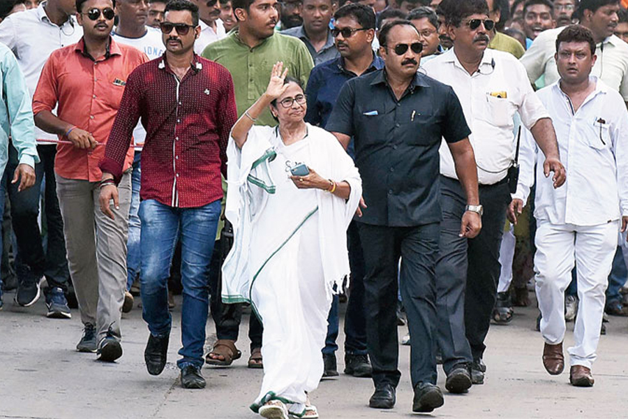মন্দির ঘুরে স্কুটারে গুরুদ্বারায় মমতা, সর্বধর্ম সমন্বয়ের বার্তা দিতে যাবেন মসজিদ, গির্জায়