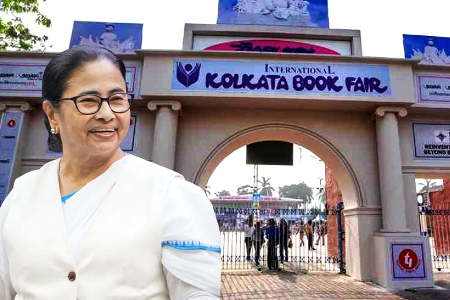Mamata Banerjee's books set to become best sellers in Kolkata Book fair | Sangbad Pratidin