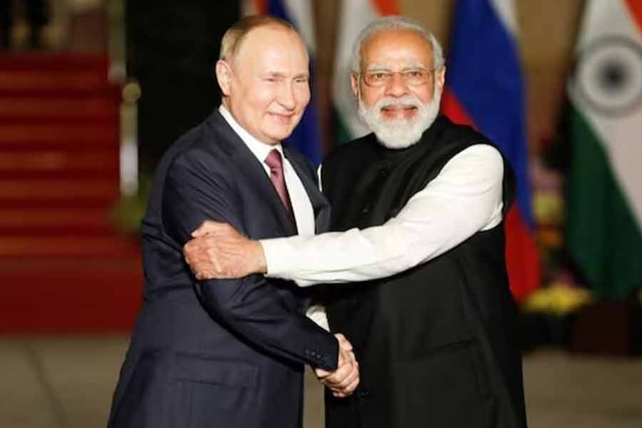 PM Narendra Modi speaks to Russian president Putin। Sangbad Pratidin