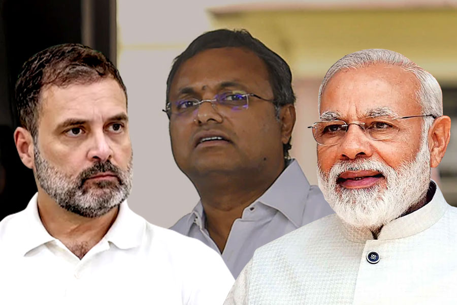 ‘রাহুলের থেকে জনপ্রিয় মোদি’, ‘স্বীকারোক্তি’র জেরে চাপে কার্তি চিদম্বরম, নোটিস ধরাল কংগ্রেস