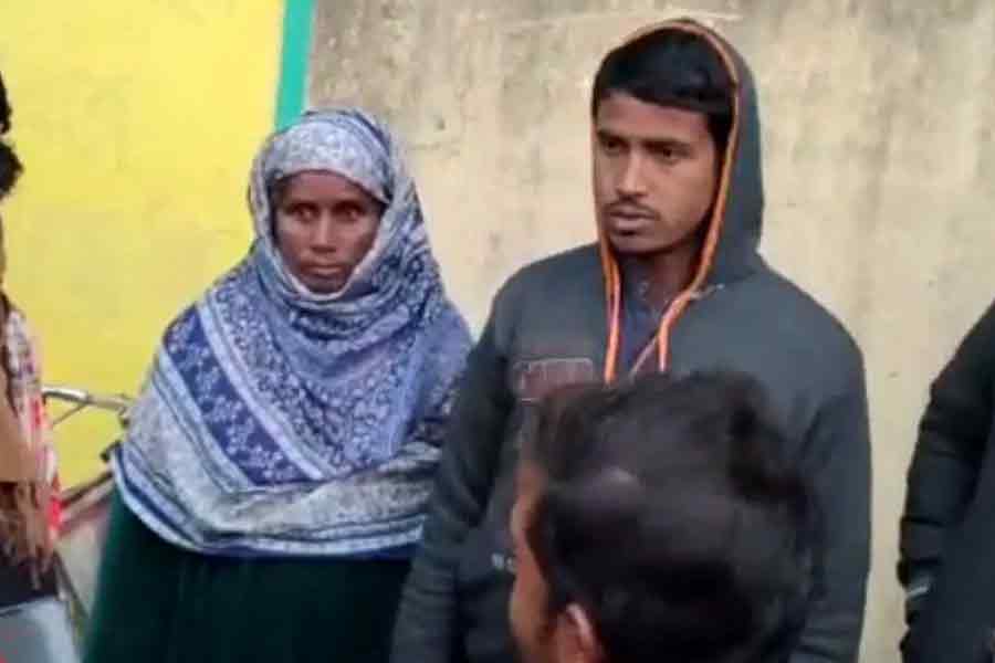 কাশ্মীরে বিক্রি করেছিলেন স্বামী! ২৪ বছর পর বাড়ি ফিরে সটান থানায় মহিলা