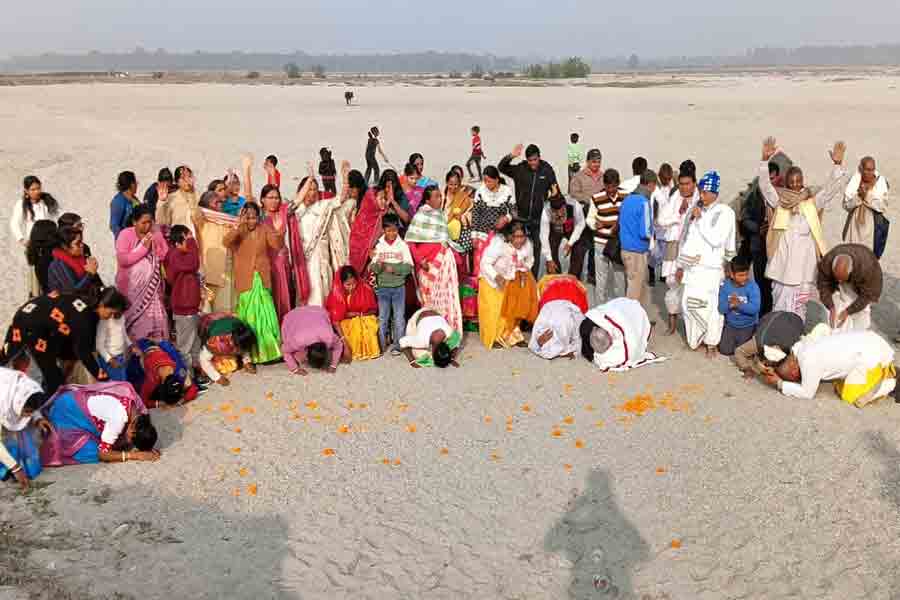 Monks performed picnic in North Bengal | Sangbad Pratidin