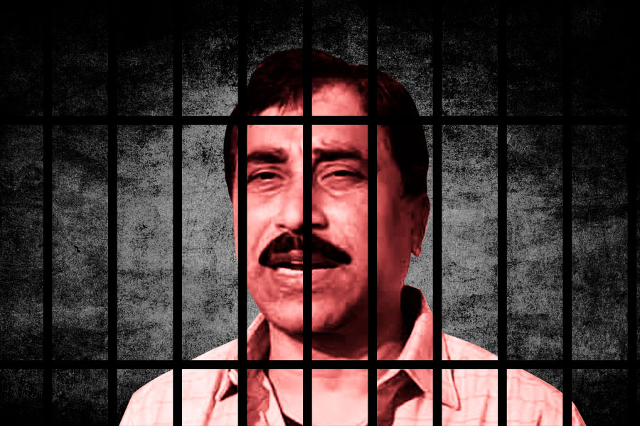 Shankar Adhya wants clean toilet in jail with commode । Sangbad Pratidin