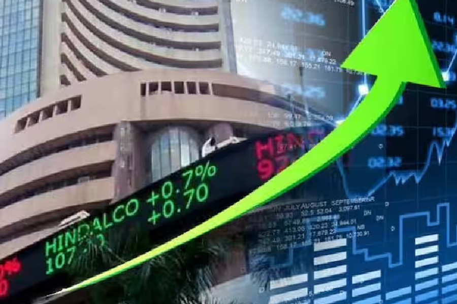 Sensex and Nifty hits all time high, sets record