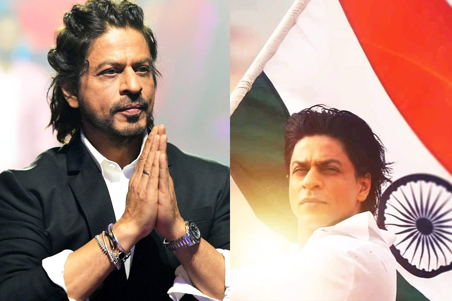 Shah Rukh Khan Poses With National Flag, Wishes Happy Republic Day | Sangb