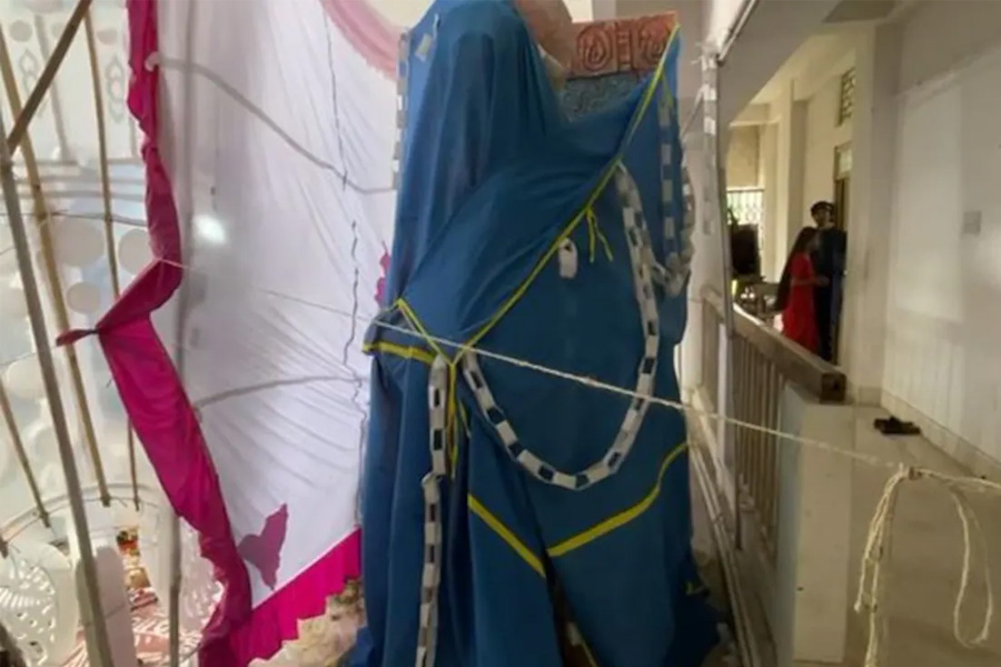 A Saraswati Idol Without Saree Sparks Huge Row At Tripura Art College | Sangbad Pratidin