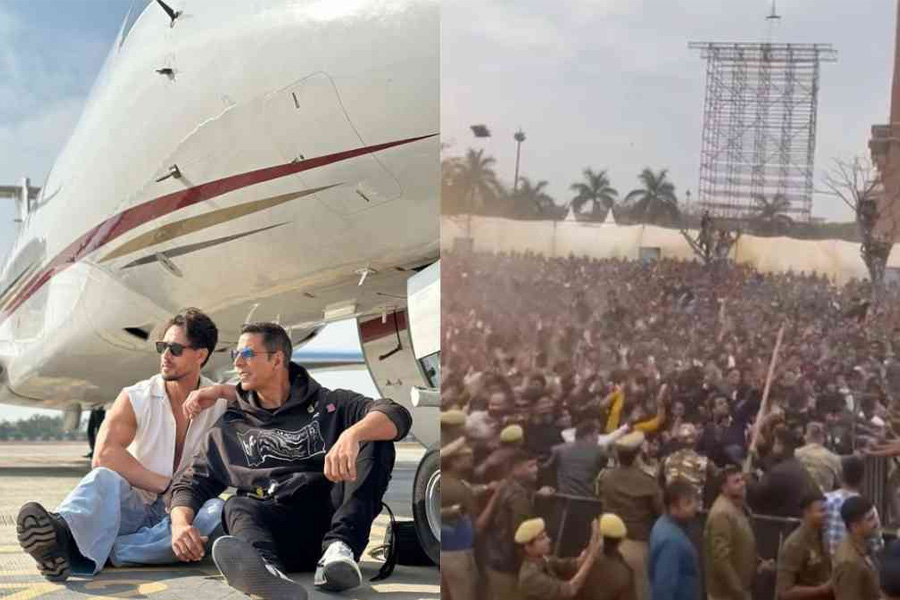 অক্ষয়-টাইগারের সামনেই ভক্তকে লাঠিচার্জ পুলিশের, নেটপাড়ায় নিন্দার ঝড়
