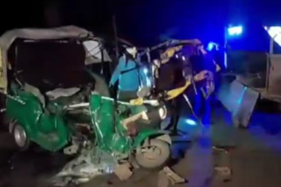 8 killed after autorickshaw hits truck in Bihar's Lakhisarai। Sangbad Pratidin