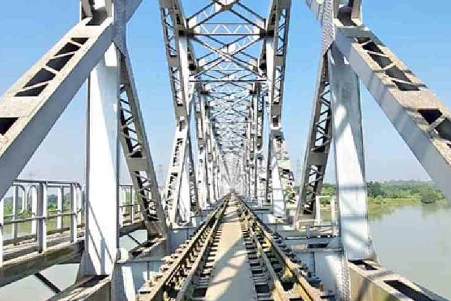 Azimganj-Nasipur bridge blown during WW-2 opens, train passes for first time in decades। Sangbad Pratidin