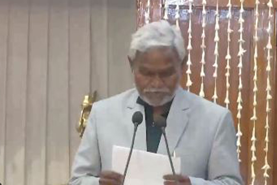 Champai Soren takes oath as Jharkhand Chief Minister | Sangbad Pratidin